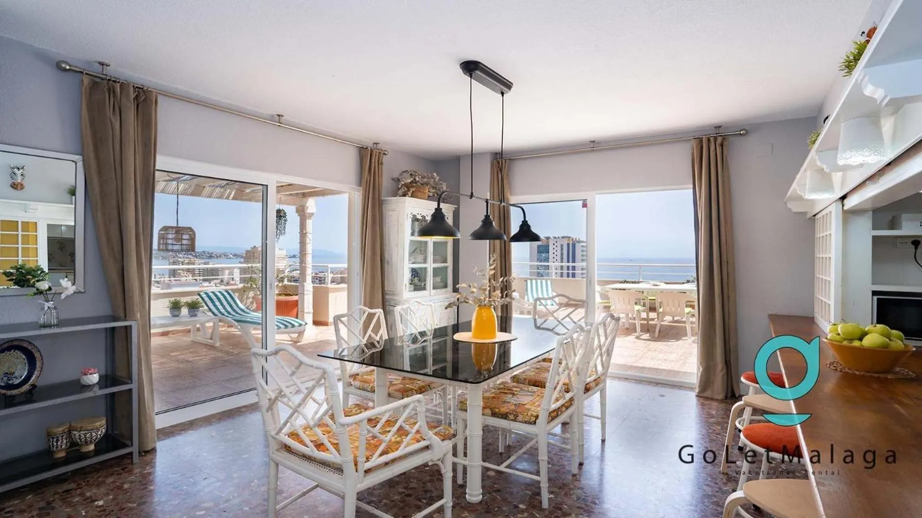 דירות פואנגירולה Sky Terrace Penthouse ספרד